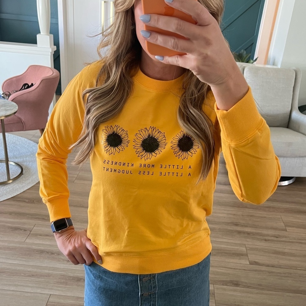 Sunflower Graphic Sweatshirt Yellow Crewneck Pullover Size M - Picture 3 of 4